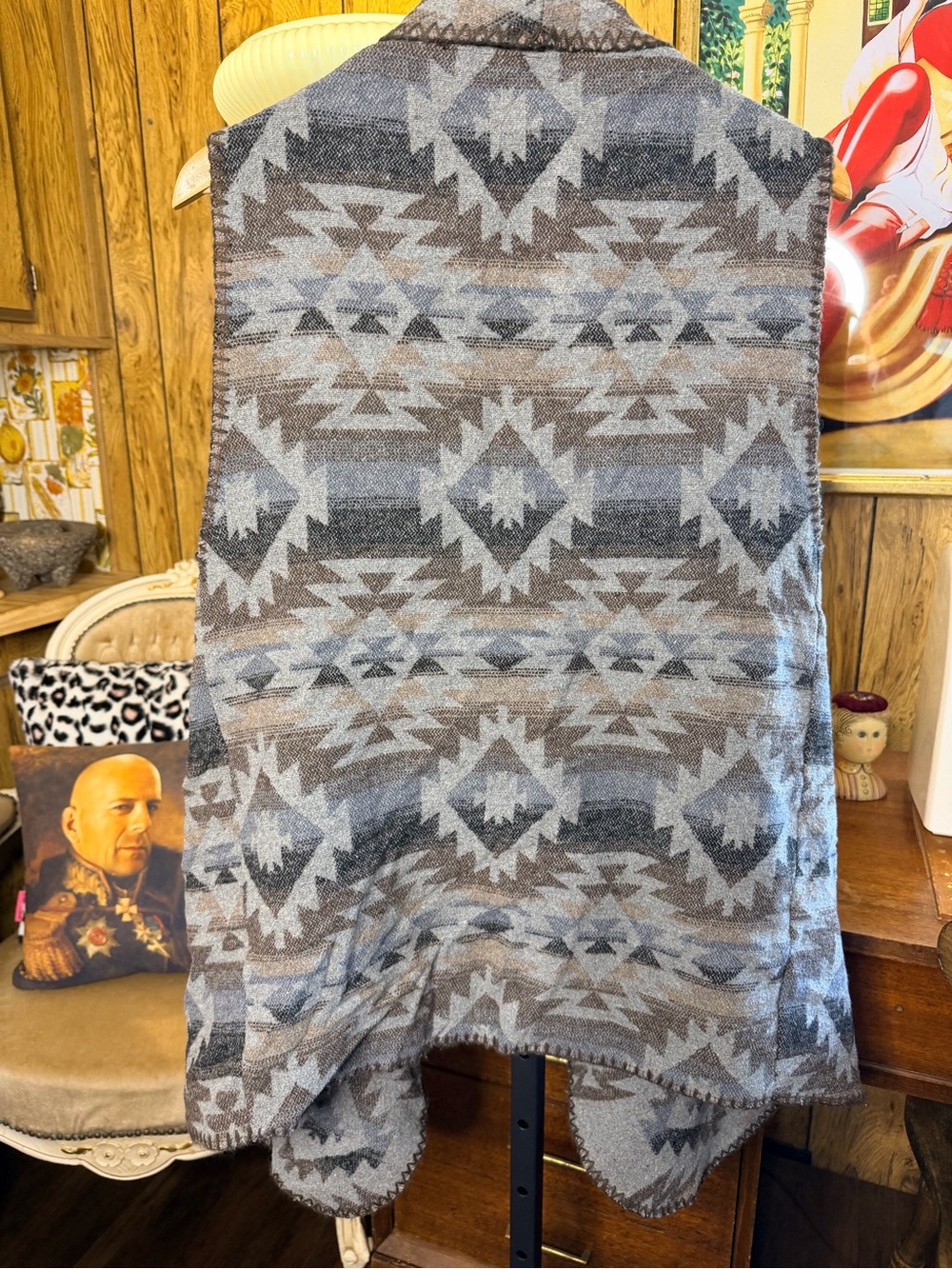 Western Style Open-Front Aztec-Pattern Vest - Picture 9 of 12